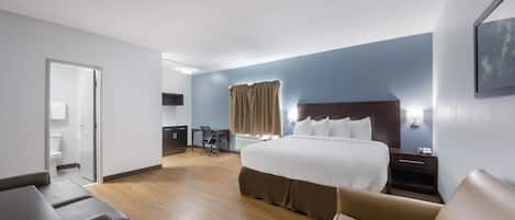 Escritorio, cortinas blackout, wifi gratis y ropa de cama