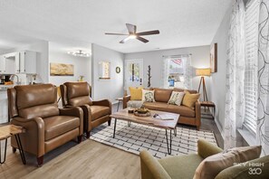 TV connectée, baby-foot, écrans d'ordinateur