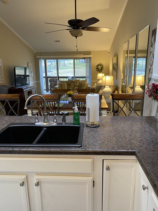 Interior - Beautifully Remodeled WALK IN 1bed/1bath (Branson)