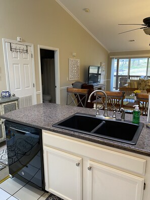 Fridge, microwave, oven, stovetop - Beautifully Remodeled WALK IN 1bed/1bath (Branson)