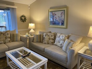 Smart TV - Beautifully Remodeled WALK IN 1bed/1bath (Branson)