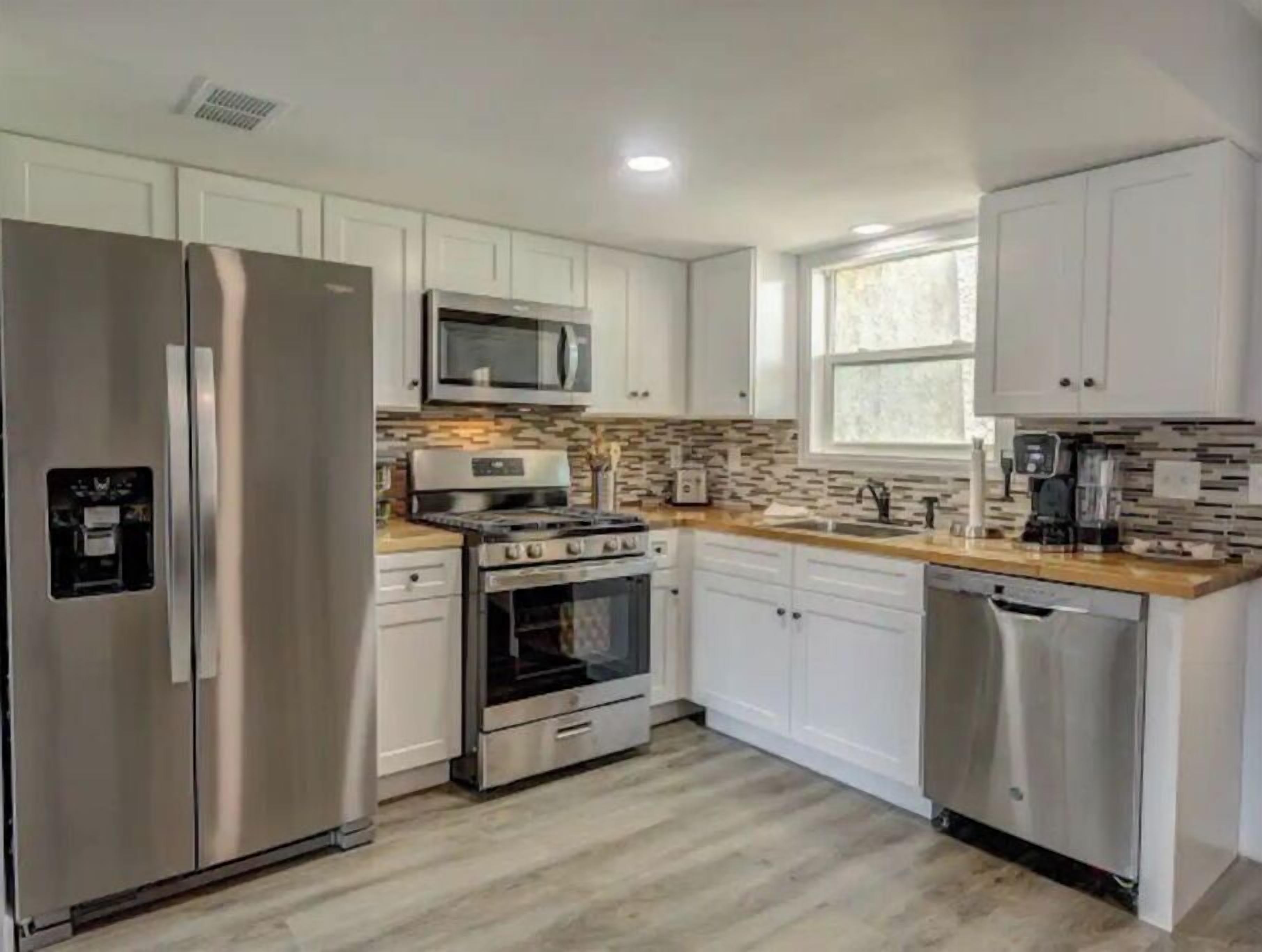 Geladeira, micro-ondas, fogão, cooktop