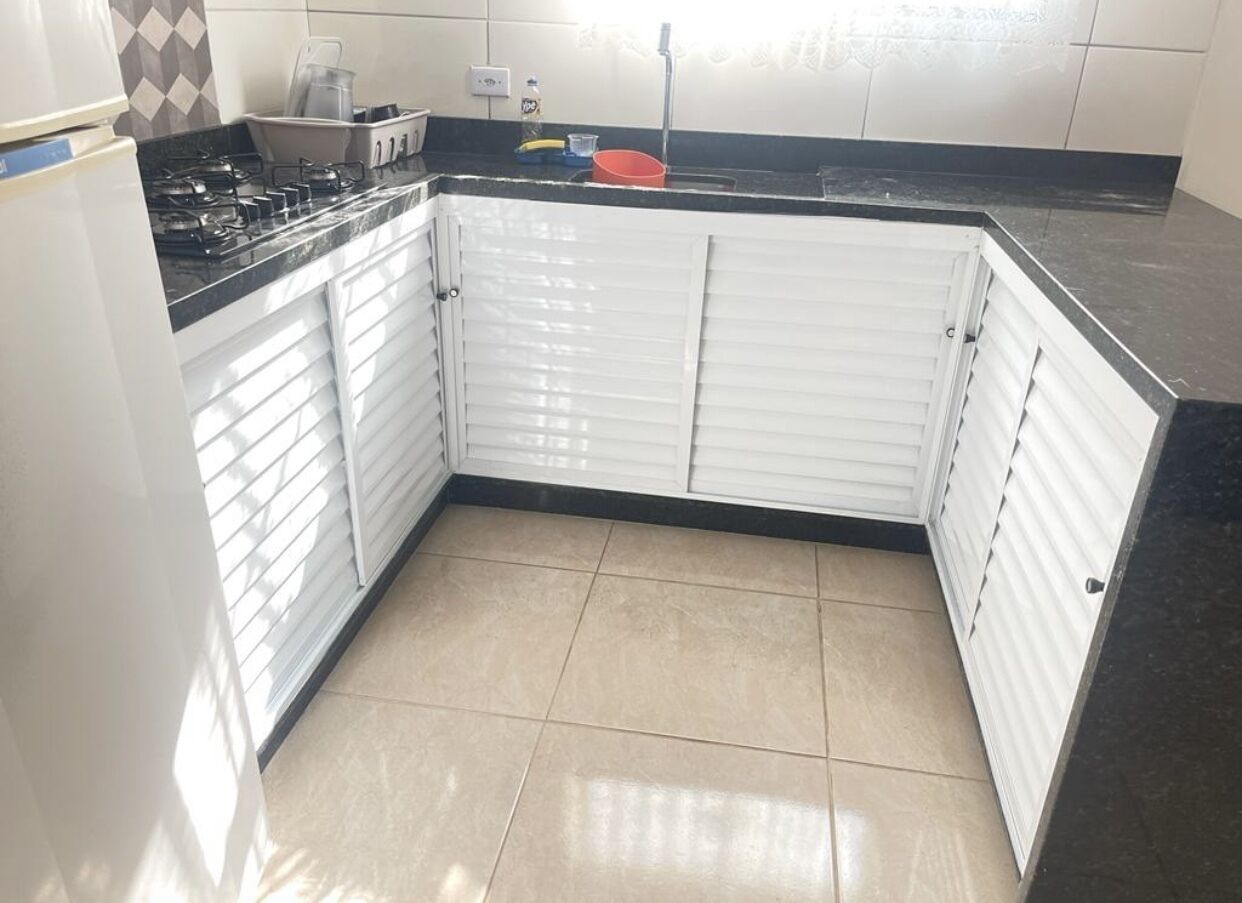 Geladeira, micro-ondas, fogão, cooktop