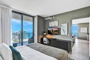 2 slaapkamers, een bureau, een strijkplank/strijkijzer, wifi