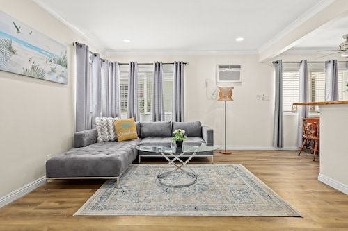 Bright&Cozy Getaway 10min to Downtown LA