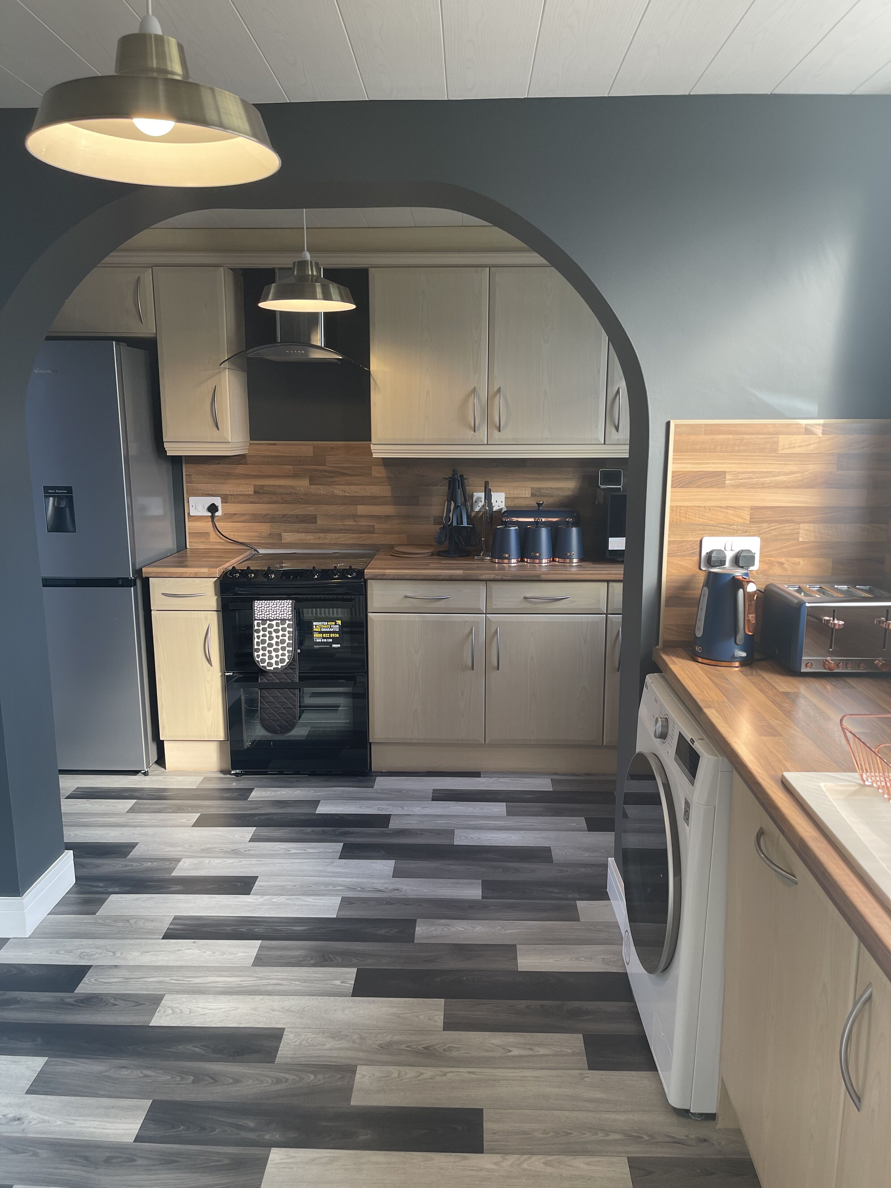 Kylskåp, mikrovågsugn, ugn och spishäll