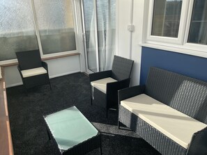 Property grounds - *Stylish*Upmarket 3 bed house 9 minutes to Sheffield centre (Sheffield)