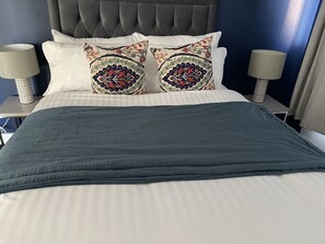 3 bedrooms, desk, iron/ironing board, free WiFi - *Stylish*Upmarket 3 bed house 9 minutes to Sheffield centre (Sheffield)