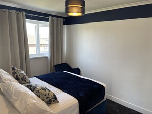 3 Schlafzimmer, Schreibtisch, Bügeleisen/Bügelbrett, kostenloses WLAN