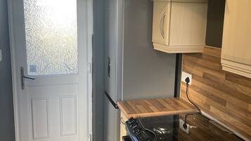 Kylskåp, mikrovågsugn, ugn och spishäll