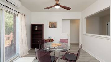 Deluxe House | In-room dining