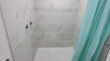 Deluxe House | Bathroom