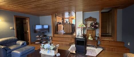 Smart-TV, DVD-Player, Bücher, Videothek