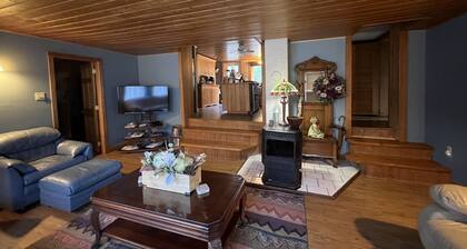 Immaculate Country Home by Goose Pond w/ Sandy Private Beach. 25 mi. from Acadia