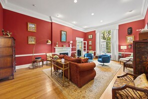 Fernseher, Kamin, Arbeitsbereiche