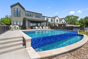 Outdoor pool, an infinity pool