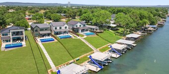 Waterhouse Lake LBJ Residence III, 6 King Beds, Pool, Spa, Boat/PWC Lift, Slide