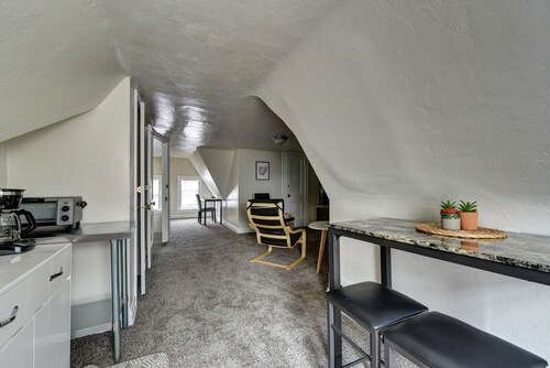 Historic District 1BR on 3rd Floor near Cleveland Clinic ~ Quiet & Safe