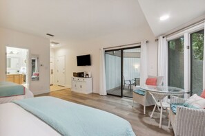 1 dormitorio, tabla de planchar con plancha, wifi y ropa de cama
