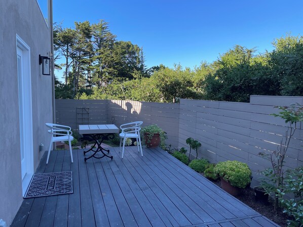 Outdoor dining - Hidden Gem - Cozy, New 1 br/1 ba unit in a peaceful and centrally located place (Monterey)