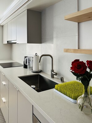 Fridge, microwave, stovetop, dishwasher