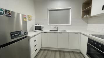 迷你雪櫃、微波爐、多士爐、廚房用具/餐具/器皿