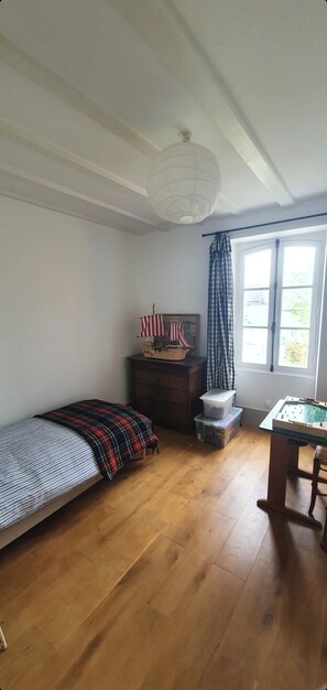 5 Schlafzimmer, Bügeleisen/Bügelbrett, kostenloses WLAN, Bettwäsche