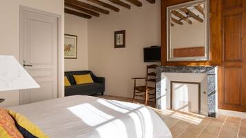 1 bedroom, iron/ironing board, travel crib, free WiFi