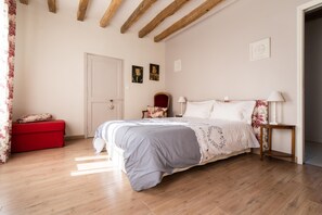 1 dormitorio, tabla de planchar con plancha, cuna de viaje y wifi gratis