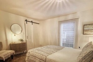 4 bedrooms, WiFi - Walk to downtown and the river! (Bend)