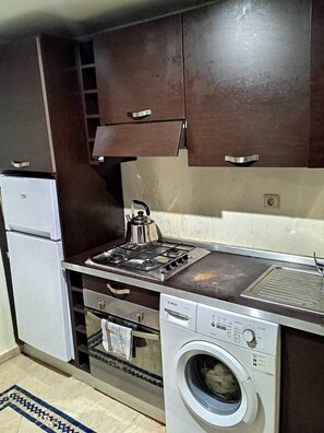 Private kitchen - 5 minutes to Town center! Family-sized condo with game room & (Marrakech)