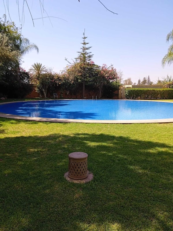 Outdoor pool - 5 minutes to Town center! Family-sized condo with game room & (Marrakech)