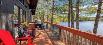 Sandy beaches, big trees, lovely 3BR lodge - private.  10 km to Mahone Bay area