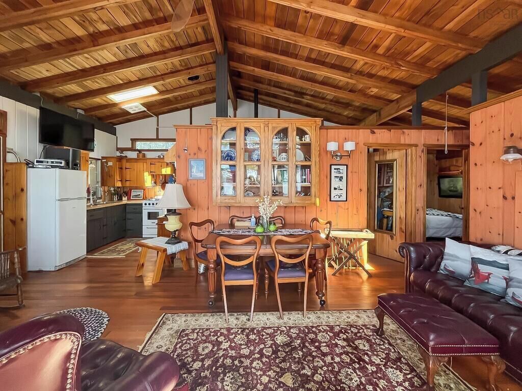 Smart TV, fireplace, DVD player, books