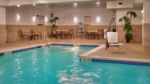 Indendørs pool