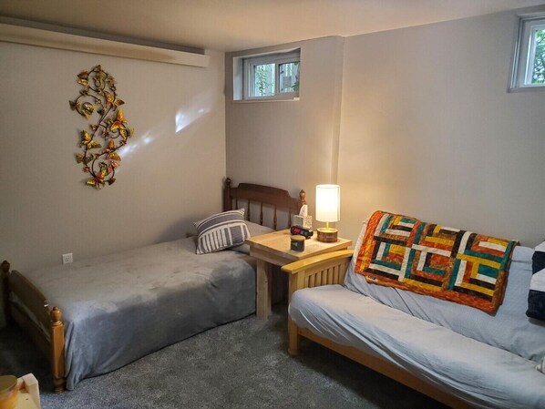 1 bedroom, desk, WiFi, bed sheets