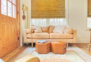 Smart TV, DVD player, books, video library - Romantic Luxe Cabin : Hot Tub, Private Trails : 32 Forested Acres : EV Charger (Laurelville)