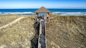 On the beach - Happy Sol *9 bedroom*Oceanfront*Elevator*Pool (Nags Head)