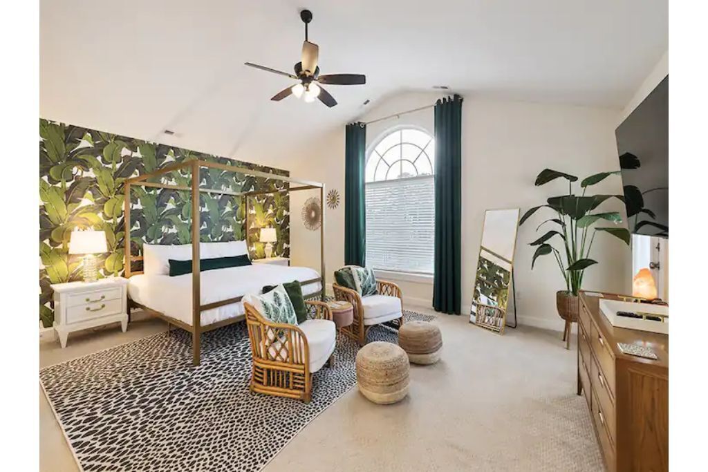 4 bedrooms, iron/ironing board, WiFi (free), bed sheets