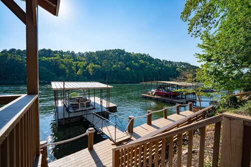 The Woodshed! Hot Tub | Waterfront | Fire Pit