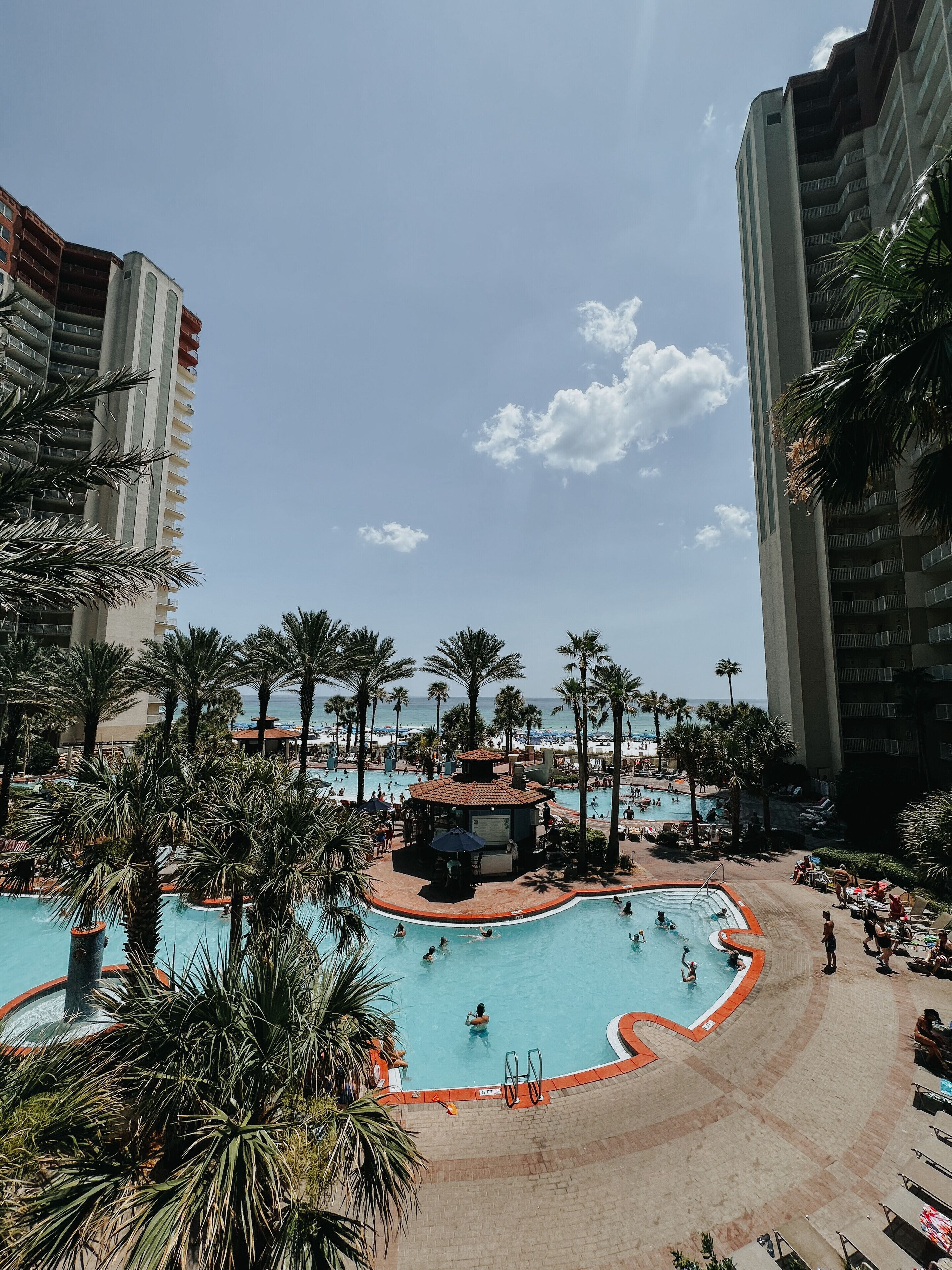 Piscine couverte, piscine extérieure