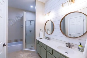 Combined shower/tub
