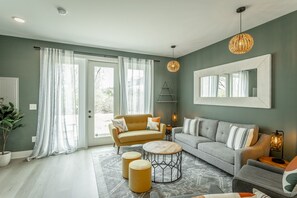 Smart TV - Walk Bike Swim! Pool + Downtown + Riverwalk (Chattanooga)