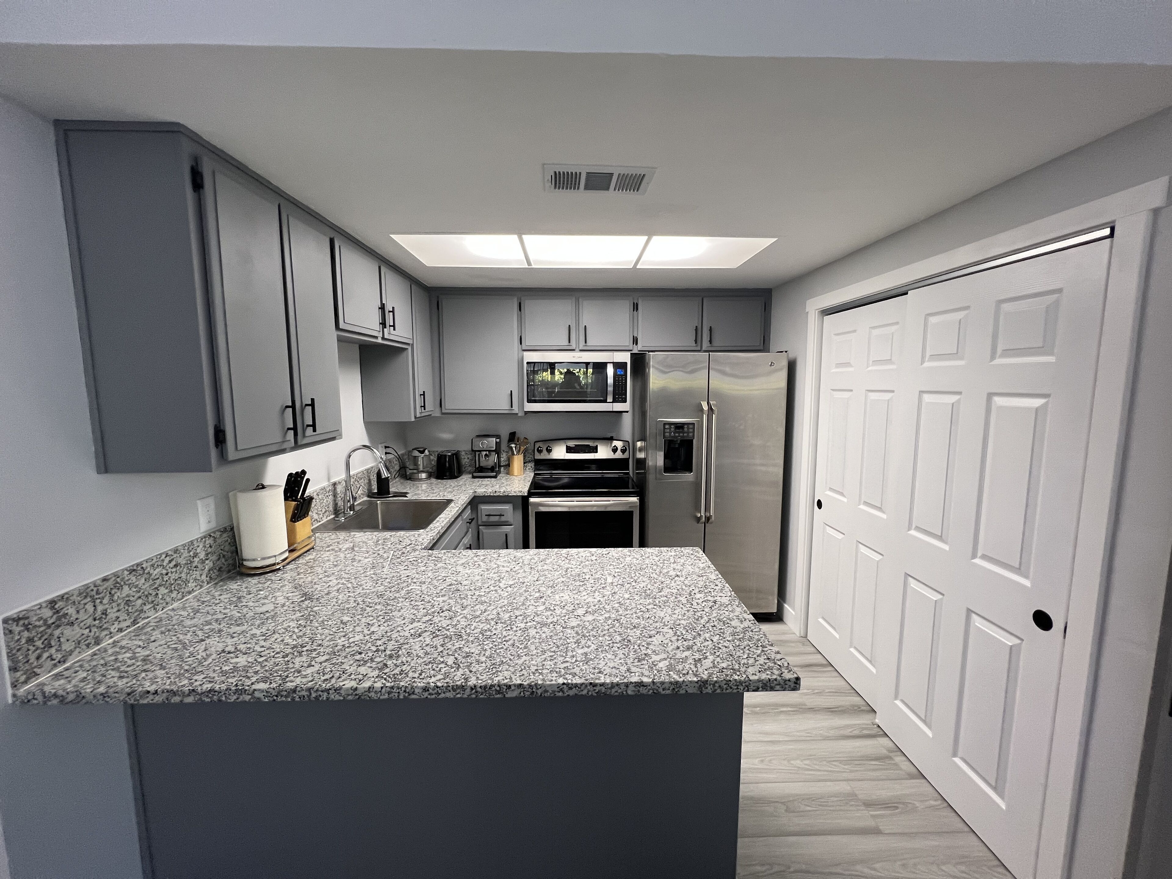 Frigorífic, microones, forn i placa de cuina 