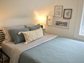 3 bedrooms, desk, iron/ironing board, travel crib