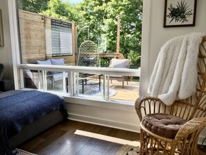 Interior - Parkman Pad: hot tub, wood stove by Montague breweries (Montague)