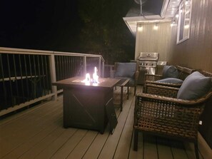 Terrace/patio - Magnificent Lakefront Modern Cottage (Washago)