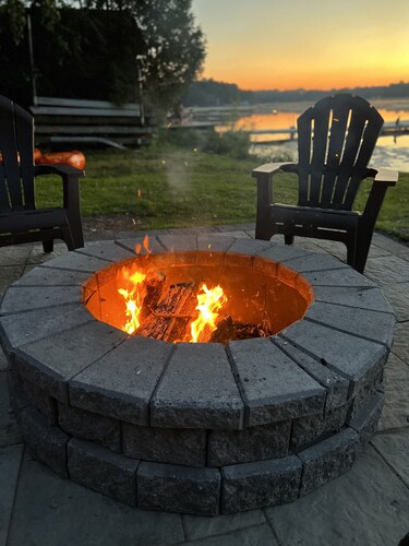 Lakewood Haven is a charming 4-bedroom cottage nestled in by the waterfront.