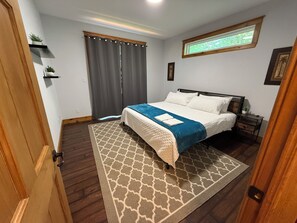 4 bedrooms, desk, free WiFi, bed sheets