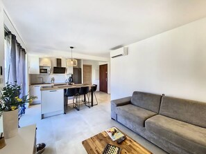 Living area - New T2 apartment for 4 people in residence with swimming pool (SAINTE MAXIME)